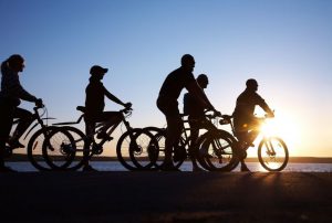 האם רוכבי אופניים צריכים לצרוך אבקת חלבון?